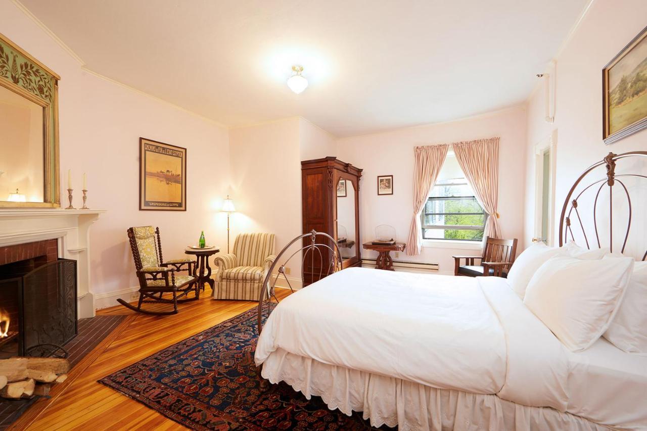 Apple Tree Inn Ленокс Екстер'єр фото