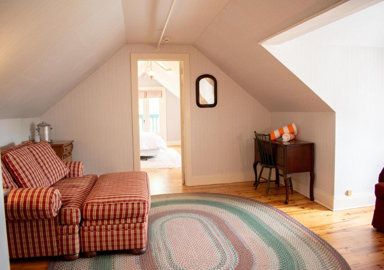Apple Tree Inn Ленокс Екстер'єр фото