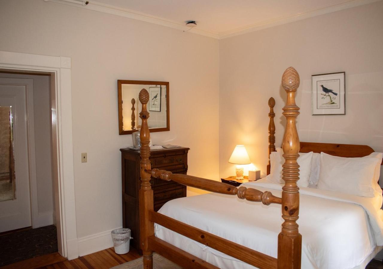 Apple Tree Inn Ленокс Екстер'єр фото