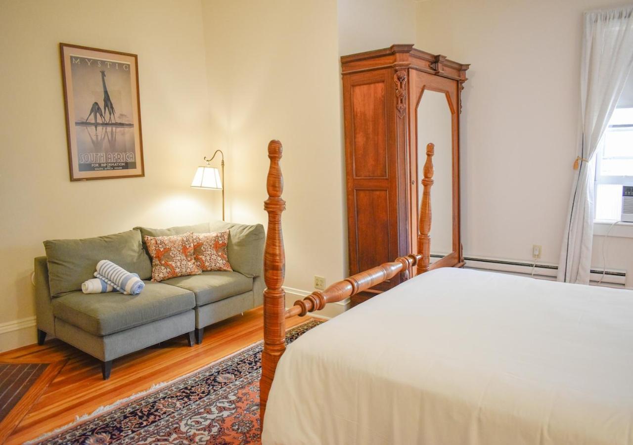 Apple Tree Inn Ленокс Екстер'єр фото