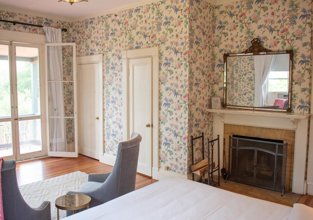 Apple Tree Inn Ленокс Екстер'єр фото
